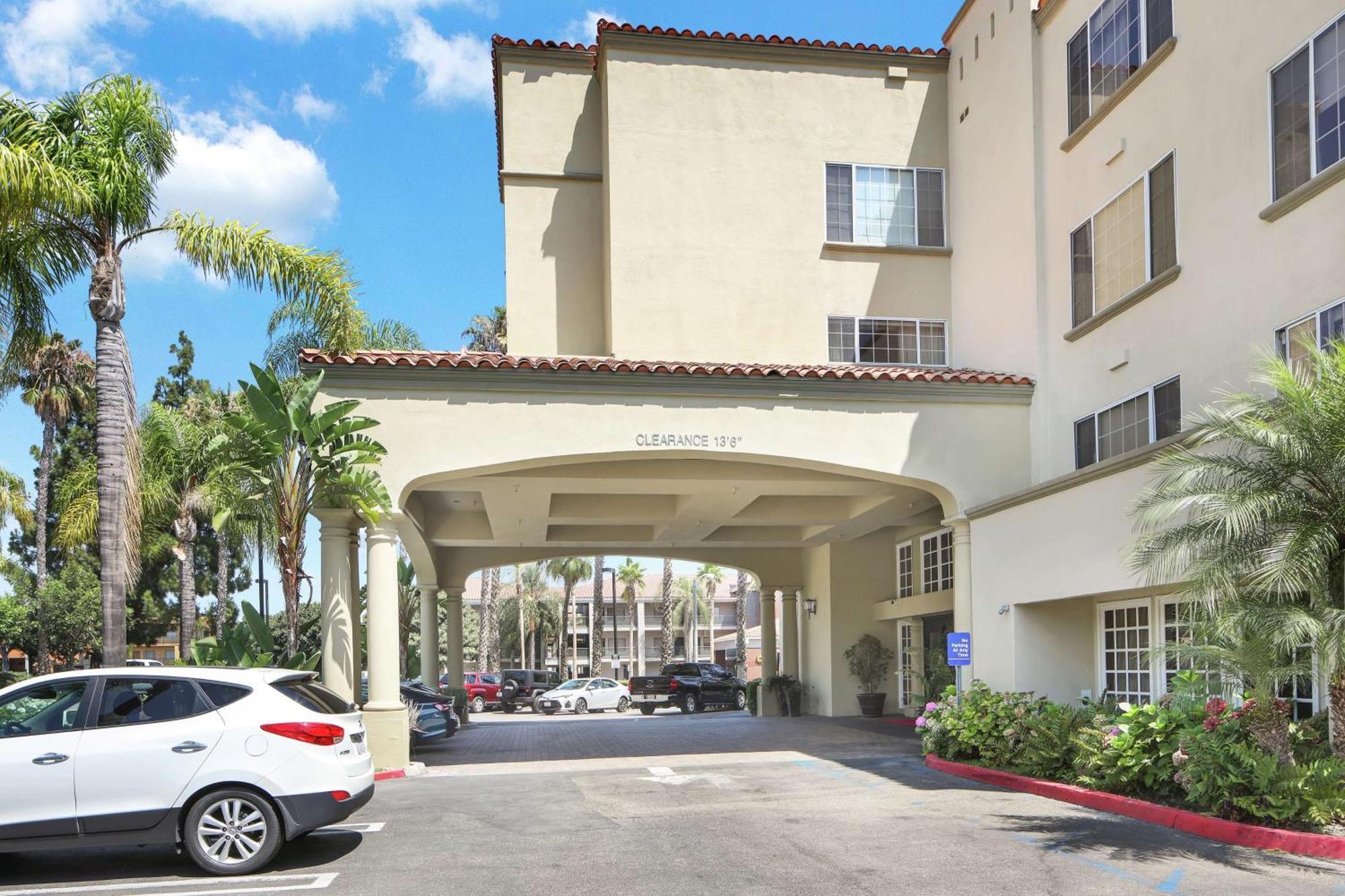 Hampton & Santa Ana/orange County Airport Hotel 3*